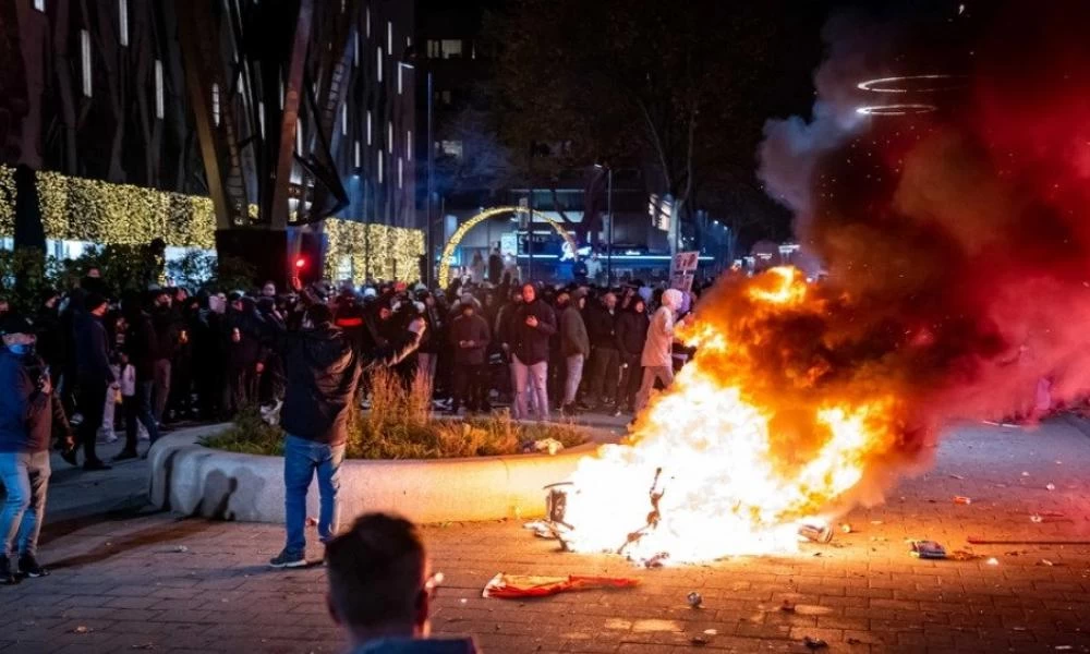 Χάος στην Ολλανδία: Πυροβολισμοί στον αέρα σε διαδήλωση κατά των μέτρων για τον κορονοϊό(βίντεο)